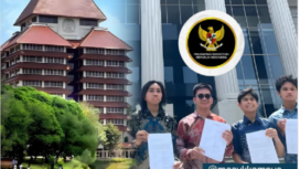 Sebanyak tujuh mahasiswa Fakultas Hukum Universitas Indonesia mengfajukan uji material terhadap UU TNI yang baru disahkan oleh DPR RI ke Mahkamah Konstitusi (MK), Jumat 21 Maret, satu hari setelah disahkan DPR 20 Maret 2025. Instagram@masukkampus