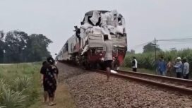 KA Kertanegara yang ditabrak truk (Is)