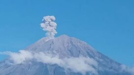 Gunung Semeru Erupsi warga diminta waspada (Ist)