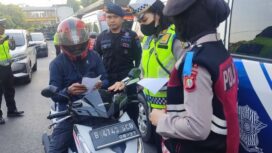 Ilustrasi tilang di jalan, polisi sebaiknya menerapkan undang-undang
