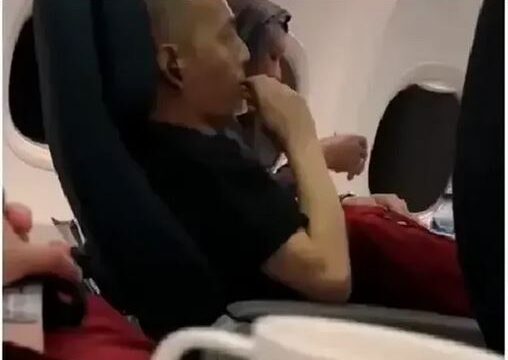 Merokok vape dalam pesawat