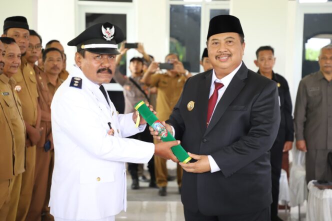 
					Bupati Jombang Lantik Nur Hadi sebagai Kepala Desa Antar Waktu Wangkalkepuh
