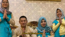 Empat orang sekeluarga jamaah umrah meninggal dunia dalam kecelakaan di Arab Saudi, masing-masing M Dawam Mahmud (49 tahun). Sumarsih (45 tahun), istri M Dawam. Areline Nawallya Adam (22 tahun), Audrya Malika Adam (16 tahun),  dua putra kjeluarga tersebut. Instagram@lambegossip