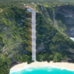Pantai Kelingking akan segera memliki lift kaca setinggi 182 meter, saat ini dalam proses pengerjaan. Foto: nusabali.com