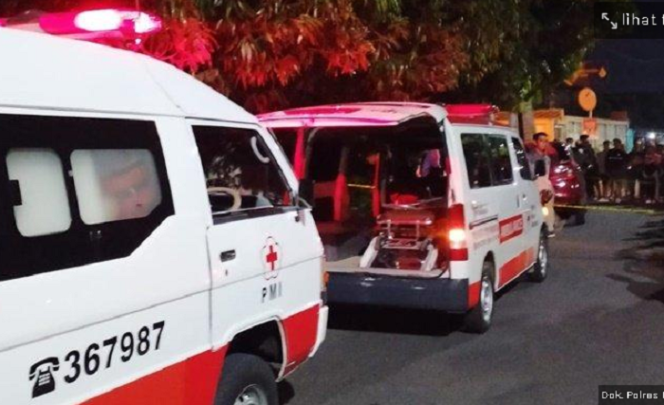 
					Petugas kepolisian Polres bantu melakukan olah tempat kejadian perkara (TK), dimana warga menemukan Juremi, 64, ditemukan dalam kondisi meninggal dunia dengan luka-luka di sekujur tubunya. Foto: Dok/Polres Bantul