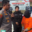 Kapolres Bangkalan, Madura, AKBP Hendro Sukmono, dalam konferensi  pers, 1 Maret 2025, mewawancarai seorang perempuan, terduga pelaku pencuri mobil pick up. Tankap layar video instagram@bangkalanterkini.