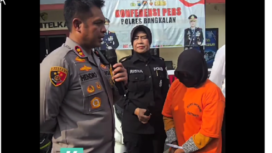 Kapolres Bangkalan, Madura, AKBP Hendro Sukmono, dalam konferensi  pers, 1 Maret 2025, mewawancarai seorang perempuan, terduga pelaku pencuri mobil pick up. Tankap layar video instagram@bangkalanterkini.