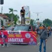Massa Gerakan Sidorjo Bersih saat melakukan demo kepada Bupati Subandi, Senin (24/3/2025) (Foto: KREDONEWS.COM/ S Purnomo)