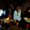 Suasana saat peziarah ramai masuk ke dalam gua Safarwadi, malam hari. Lokasi di Tasikmalaya, Jawa Barat. Instagram@bbcIndonesia
