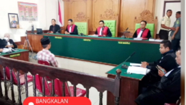 Terdakwa Moh Maulidi Al Izhaq, 21, menghadapi sidang di PN Bangkalan Selasa 25 Maret 2025, karena membunuh dan membarkar pacarnay Een Jumiati, 20. Instagram@bangkalanterkini