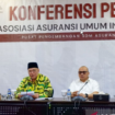 Kepala Eksekutif Pengawas Perasuransian, Penjaminan, dan Dana Pensiun (PPDP) Otoritas Jasa Keuangan (OJK) Ogi Prastomiyono meminta kepada pihak terkait termasuk asosiasi, stakeholder, industri, dan publik untuk memperbaiki serta memperjelas dokumen perjanjian polis asuransi meres[pon keputusan MK, 7 Januari 2025. Foto: antaranews.com

