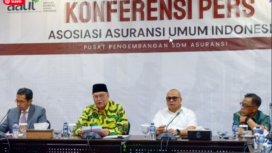 Kepala Eksekutif Pengawas Perasuransian, Penjaminan, dan Dana Pensiun (PPDP) Otoritas Jasa Keuangan (OJK) Ogi Prastomiyono meminta kepada pihak terkait termasuk asosiasi, stakeholder, industri, dan publik untuk memperbaiki serta memperjelas dokumen perjanjian polis asuransi meres[pon keputusan MK, 7 Januari 2025. Foto: antaranews.com

