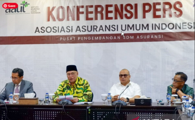 
					Kepala Eksekutif Pengawas Perasuransian, Penjaminan, dan Dana Pensiun (PPDP) Otoritas Jasa Keuangan (OJK) Ogi Prastomiyono meminta kepada pihak terkait termasuk asosiasi, stakeholder, industri, dan publik untuk memperbaiki serta memperjelas dokumen perjanjian polis asuransi meres[pon keputusan MK, 7 Januari 2025. Foto: antaranews.com

