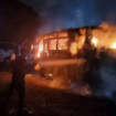 PO Hikmah Trans Jaya mengalami kebakaran, diduga akibat konsleting lampu variasi, saat parkir di terminal Kertajaya, Mojokerto, Minggu 16 Maret 2025. Instagram@kabarmojokerto