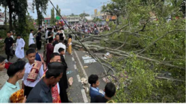 Insiden terjadi tiba-tiba beringin di alun-alun Pemalang tumbang, pada saat jamaah sedang melaksanakan salad Id, Senin, 31 Maset 2025. Akibatnya, 17 orang korban, dua meninggal dunia, dan lainnya mengalami luka berat dan ringan. Foto: puskapik.com