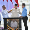 Presiden {rabowo Subianto didampingi Menteri BUMN, ESDM dan gubernur Jatim, serta dirut PT Freeport Indonesia, meresmikan smelter pusat permunian emas terbesar di dunia di KEK Gresik, Senin 17 Maret 2025. Instagram@bahlillahaladia