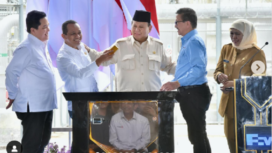 Presiden {rabowo Subianto didampingi Menteri BUMN, ESDM dan gubernur Jatim, serta dirut PT Freeport Indonesia, meresmikan smelter pusat permunian emas terbesar di dunia di KEK Gresik, Senin 17 Maret 2025. Instagram@bahlillahaladia