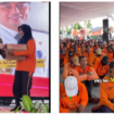 (Kiri) Walikota Surabaya Eri Cahyadi bersama Tanto Karjono  memawkili Mayapada Group, membagikan 5000 paket sembako Lebaran untuk pasukan kebesihan  Surabaya.  (Kanan) Pasukan kebersihan Dinas Lingkungan Hidup Kota Surabaya. Instagram@surabaya dan dlh.surabaya