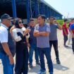 - Wakil Bupati Sidoarjo. Hj Mimik Idayana saat melakukan sidak ke TPA Griyo Mulyo Jabon, Sabtu (8/3/2025). (Foto: KREDONEWS.COM/ S Purnomo)