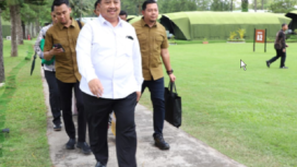 Bupati Jombang Warsubi sudah berkemas dan kembali ke Jombang, hampir 20 hari hari tidak berjumpa dengan warga sejak 12 Februari,dilanjutkan  pelantikan, langsung masuk retreat di  Magelang, selesai 20 Februari 2025.  Foto: jombangkab.go.id