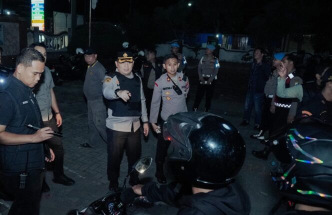 
					Kapolres tengah memimpin langsung pengamanan