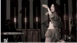 Jasmine saat tampil di panggung