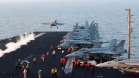 Pesawat F-18 Super Hornet lepas landas