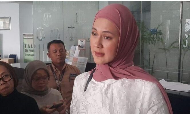 
					Paula diduga mengidap HIV