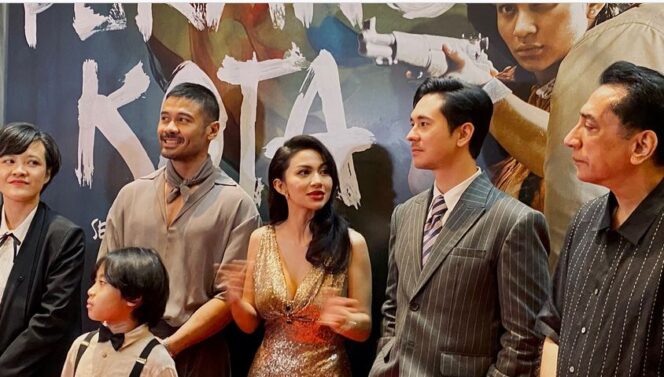 
					Areil Tatum bersama pemeran Perang Kota