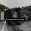 Kendaraan Nissan Grand Livina kecelakaan tunggal di tol Jombang-Mojokerto KM 697+800 B wilayah Kesamben, Jombang, pada Senin 14 April 2025. Empat penumpang sekeluarga warga negara Australia selamat. Instagram@jombanginformasi_