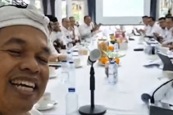 
					Gubernur Jawa Barat Dedi Mulyadi melakukan rapat koordinasi untuk menghidupkan kembali 11 jalur KA yang selama ini mati. Instagram@dedimulyadi71
