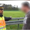 Tangkap layar video unggahan pemilik akun Instagram@gsmhumanity. Polisi melakukan tilang dan denda kepada seorang pria dari Chechnya, karena memotret korban kecelakaan di jalan tol Jerman.
Instagram@gsmhumanity