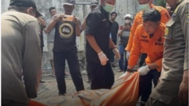 Aparat kepolisian dan petugas medis melakukan evakuasi dua jasad sepasang kekasih yang ditemukan meninggal dunia di dalam kamar kos, kawasan Sidosermo, Surabaya, Kamis 10 April 2025. Instagram@lamongan.update