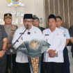 Usai bahas Raperda Perlindungan Perempuan dan Anak, bersama DPRD, Kamis 9 April 2025, bupati Jombang Warsubi langsung menggelar konferensi pers. Foto: jombangkab,go,id.