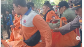 Tim SAR dan penjaga wisata pantai Balekambang, Malang, selatan menemukan dua jasad santri Pondok Pesantren Amanatul Ummah, Pacet, Mojokerto, Jawa Timur. Mereka tenggelam tanggal 9 April 20205, saat berenang. Instagram@kabarmojokerto