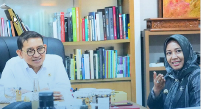 
					Walikota Mojokerto, Ika Puspitasari alias Ning Ita menemui menteri Kebudayaan RI, Fadli Zon, bicara rencana peremian gallery Museum Mini Soekarno Kecil di Mojokerto, Rabu 23 April 2025. Instagram@kabarmojokerto.id