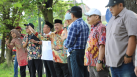 Bupati Jombang, Warsubi, bersama Wakil Bupati Salmanudin, mendampingi langsung kunjungan dari Kemensos RI yang diwakili oleh Sekretaris Jenderal (Sekjen) Kemensos, Dr. Robben Rico, dan Direktur Jenderal (Dirjen) Rehabilitasi Sosial Kemensos RI, Supomo, untuk meninjau/ survei lokasi. Turut hadir mendampingi tampak Sekretaris Daerah Kabupaten Jombang, Agus Purnomo, serta para pejabat terkait dilingkup Pemkab Jombang. Foto: jombangkab.go.id