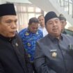 Bupati Jombang, H Warsubi (kanan) dan Ketua DPRD Jombang, Hadi Atmaji (kiri) (Foto: KREDONEWS.COM/ Hadi S Purwanto)