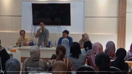 Suasana pertemuan antara guru, murid dan biro perjalanan