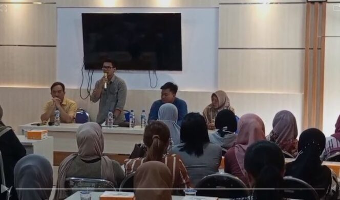 
					Suasana pertemuan antara guru, murid dan biro perjalanan