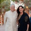 Gates bersama Paula Hurd