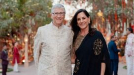 Gates bersama Paula Hurd