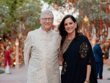 Gates bersama Paula Hurd