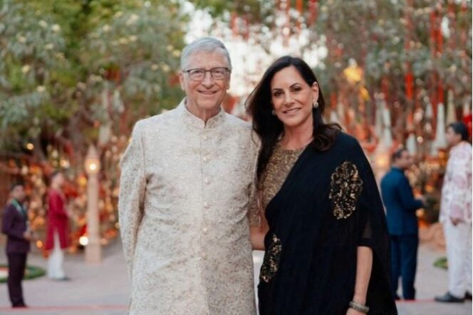 
					Gates bersama Paula Hurd