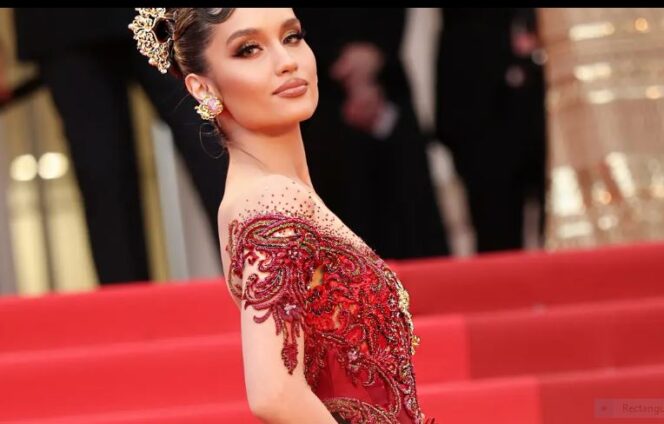 
					Tampilan glamor Cinta Laura