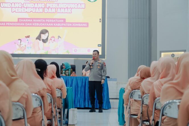 
					Kapolres Ajak Emak-Emak Berantas Miras