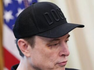 Mata Elon Musk lebam