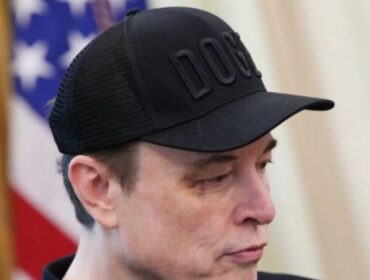 Mata Elon Musk lebam