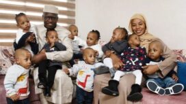 Bayi nonuplet bersama orang tuanya