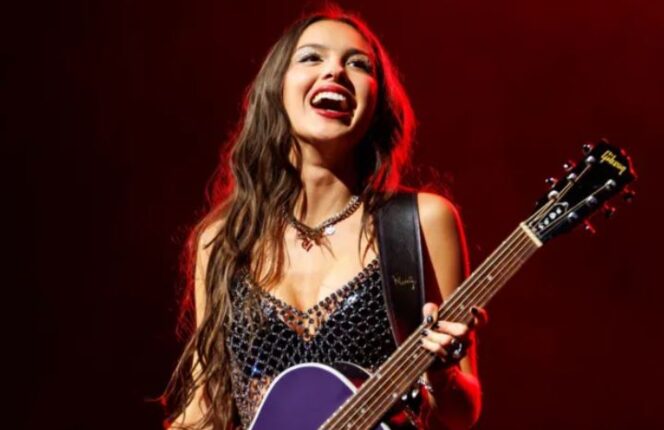 
					Pemenang Grammy Award Olivia Rodrigo